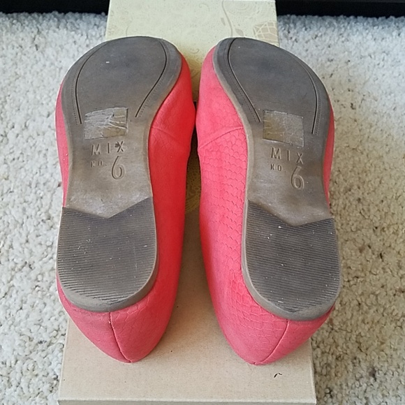 🎉HP🎉 Mix No 6 Coral textured ballet flats 7 - Picture 3 of 8